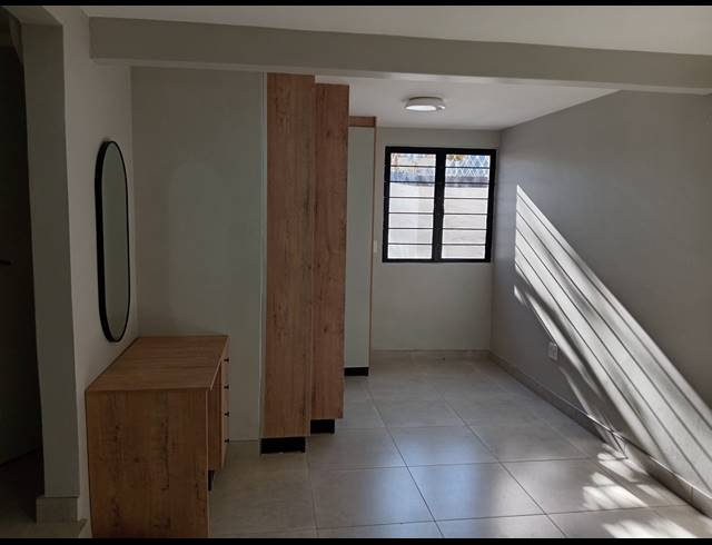 3 BEDROOM FREESTANDING TO LET IN ESSENWOOD
